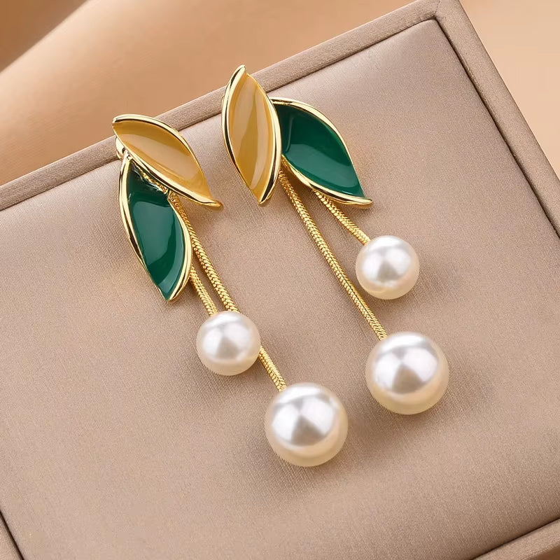 New Korean Arrival Metal Trendy Fresh Lovely Sweet Grey Leaf Stud Earrings for Women 2024 Fashion Jewelry Gifts