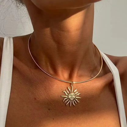 Retro Smooth Golden Metal Thin Choker Necklace for Women Trendy Sun Pendant Necklace Torques Summer Neck Chain Jewelry