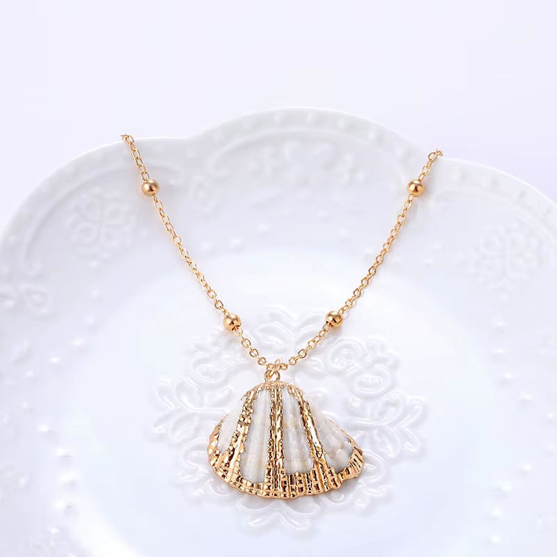 Hot 2019 Bohemia Conch Shells Necklace Sea Beach Pendant Necklace for Women Female Cowrie Summer Party Gift Jewelry